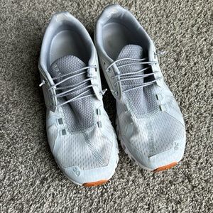 On Cloud Gray Sneakers